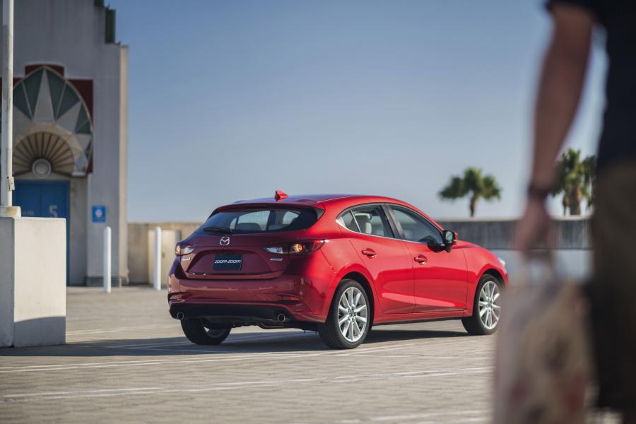  Mazda3 Hatchback 2016 года  (NA) (фото 6 из 24)
